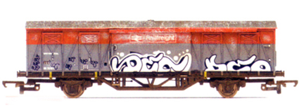 B.R. Railfreight ZSX 20 Ton Ferry Van with Graffiti (Weathered)